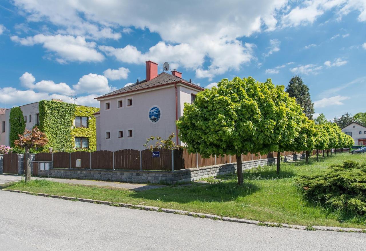 Penzion Leknin Тршебонь Екстер'єр фото